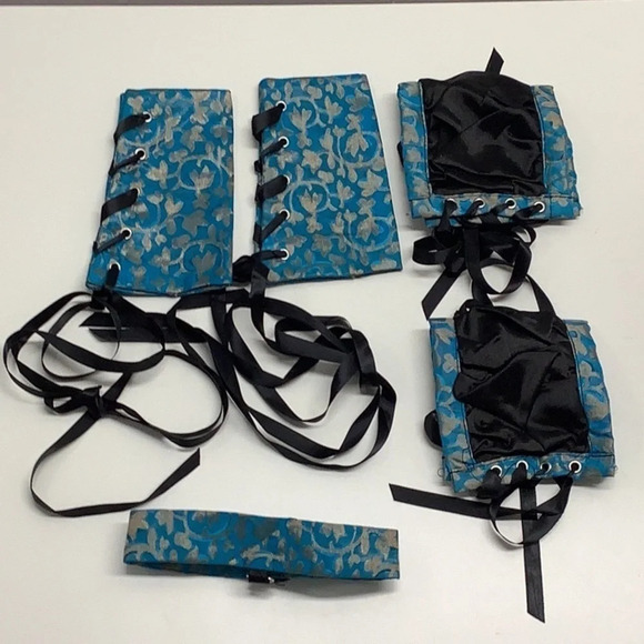 Vintage teal and black underwire padded cups with lace up corset & accessories - Picture 10 of 10